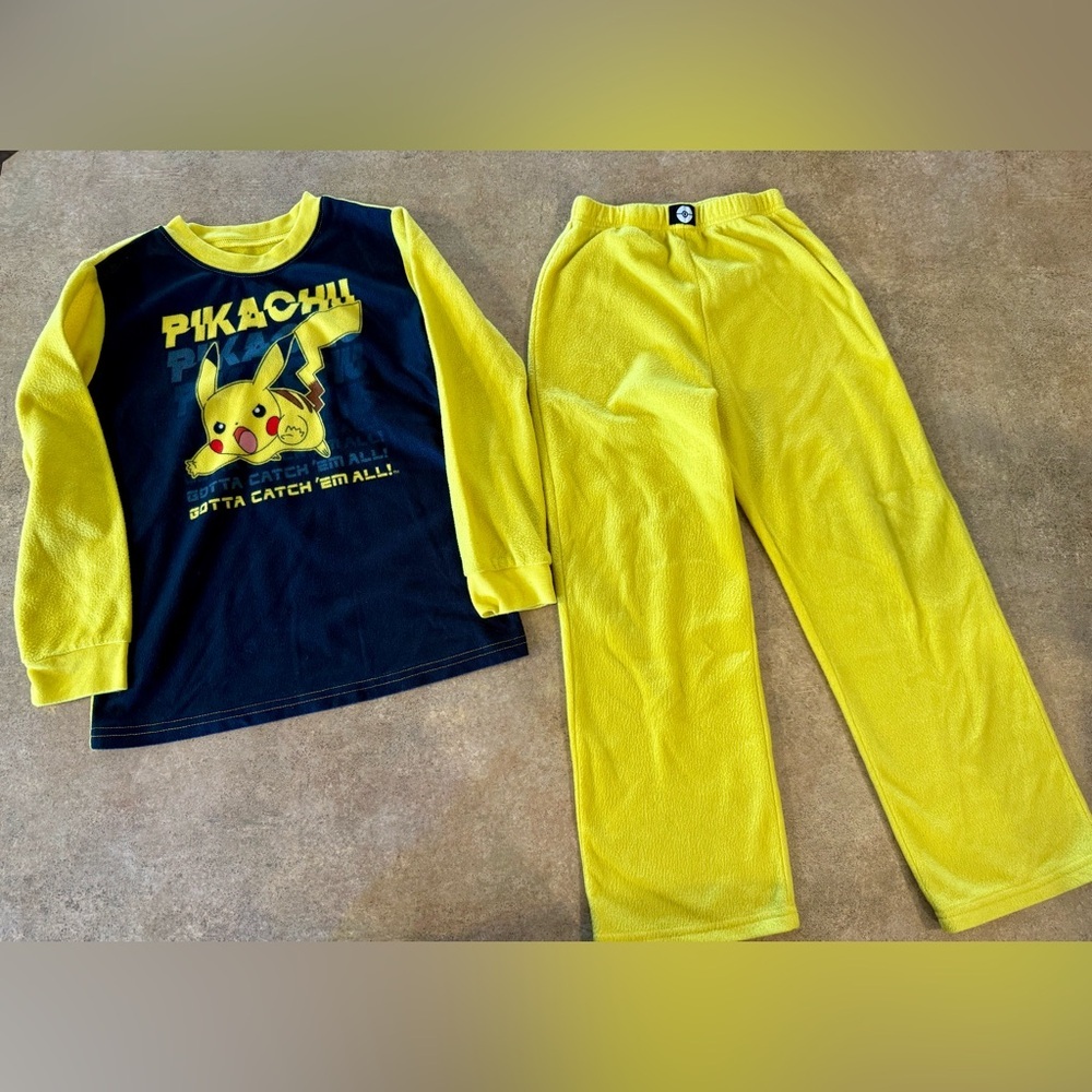 Pokemon 2 Piece  Kids Pikachu Pajama Set Fleece Yellow and Black, Size small 6/7